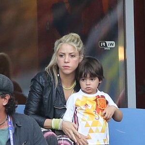 Shakira (compagne Gerard Piqué) avec ses fils Sasha et Milan lors des 8e de finale de l'UEFA Euro 2016 Italie-Espagne au Stade de France à Saint-Denis, France, le 27 juin 2016. © Cyril Moreau/Bestimage