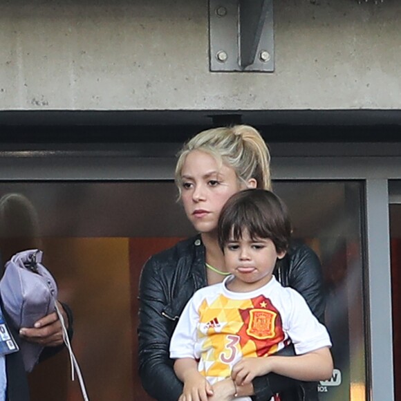 Shakira (compagne Gerard Piqué) avec ses fils Sasha et Milan lors des 8e de finale de l'UEFA Euro 2016 Italie-Espagne au Stade de France à Saint-Denis, France, le 27 juin 2016. © Cyril Moreau/Bestimage