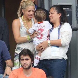 Shakira (compagne Gerard Piqué) avec ses fils Sasha et Milan lors des 8e de finale de l'UEFA Euro 2016 Italie-Espagne au Stade de France à Saint-Denis, France, le 27 juin 2016. © Cyril Moreau/Bestimage