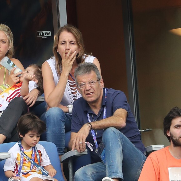 Shakira (compagne Gerard Piqué) avec ses fils Sasha et Milan lors des 8e de finale de l'UEFA Euro 2016 Italie-Espagne au Stade de France à Saint-Denis, France, le 27 juin 2016. © Cyril Moreau/Bestimage