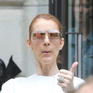 Céline Dion quitte son hôtel, Le Royal Monceau, à Paris le 25 juin 2016 pour son deuxième concert parisien à AccorHôtels Arena