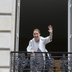 Céline Dion quitte son hôtel, Le Royal Monceau, à Paris le 25 juin 2016 pour son deuxième concert parisien à AccorHôtels Arena