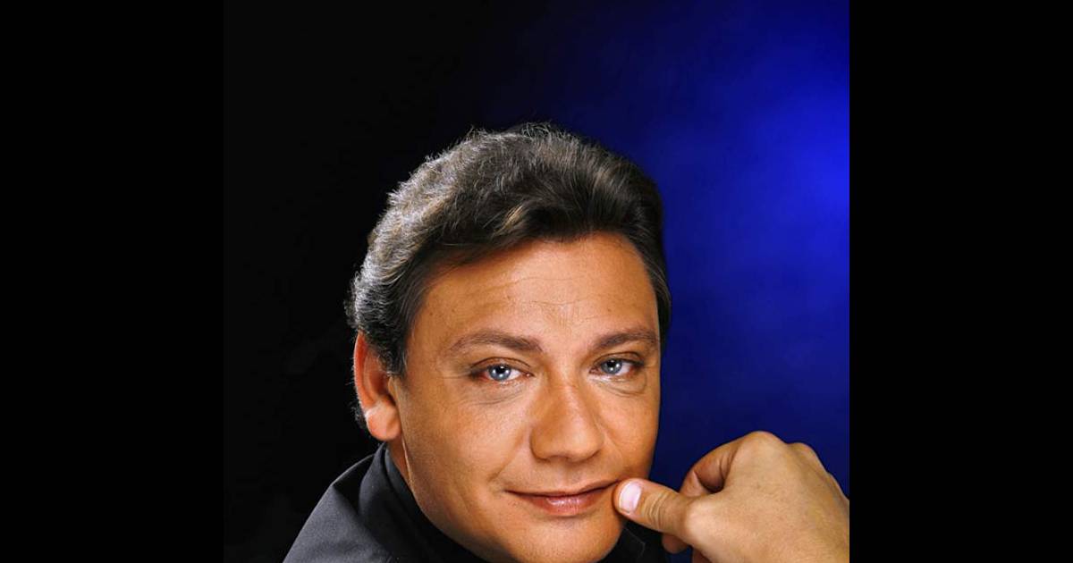 Valéry Zeitoun vous reçoit dans son salon ! - Purepeople