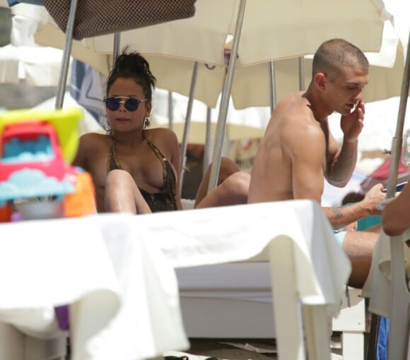 Exclusif - Christina Millian profite de la plage lors de ses vacances à Ibiza avec Maggio Cipriani (son nouveau compagnon ?). Le 18 juillet 2016.