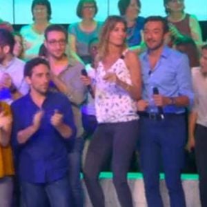 L'équipe du "Grand 8" rend hommage à Laurence Ferrari et ses chroniqueuses en chanson, pour la dernière diffusée le 30 juin 2016, sur D8