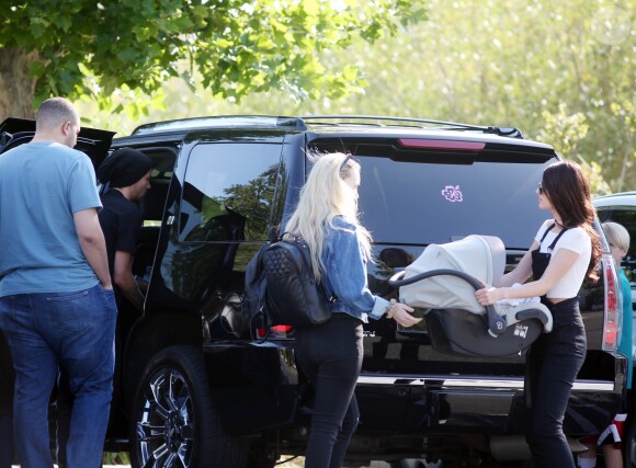 Louis Tomlinson et Briana Jungwirth se rencontrent pour la première fois depuis la naissance de leur bébé Freddie Reign le 19 mai 2016 à Los Angeles.