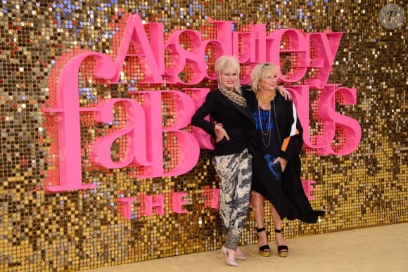 Joanna Lumley et Jennifer Saunders assistent à l'avant-première mondiale du film "Absolutely Fabulous: The Movie" à Londres, le 29 juin 2016.