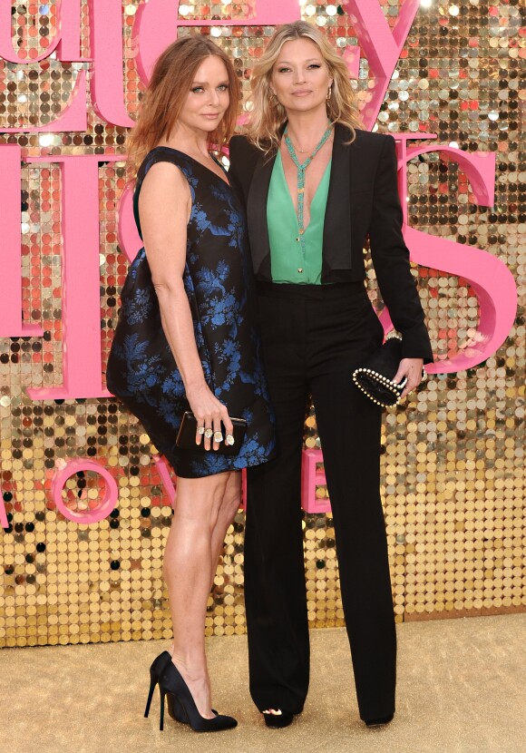 Stella McCartney et Kate Moss assistent à l'avant-première mondiale du film "Absolutely Fabulous: The Movie" à Londres, le 29 juin 2016.