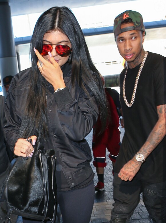 Kylie Jenner et Tyga arrivent à l'aéroport de Los Angeles pour prendre un vol à destination de Paris, le 22 juin 2015.