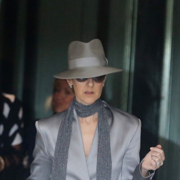 Céline Dion sort de son hôtel à Paris pour se rendre à son concert à l'Accorhotels Arena. Le 2 juillet 2016