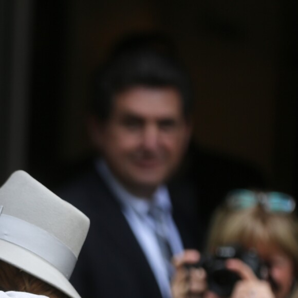 Céline Dion sort de son hôtel à Paris pour se rendre à son concert à l'Accorhotels Arena. Le 2 juillet 2016
