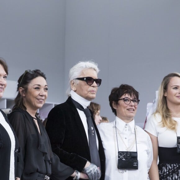 Karl Lagerfeld et les couturières de l'atelier Chanel - Défilé Chanel (collection haute couture automne-hiver 2016-2017) au Grand Palais. Paris, le 5 juillet 2016. © Olivier Borde / Bestimage