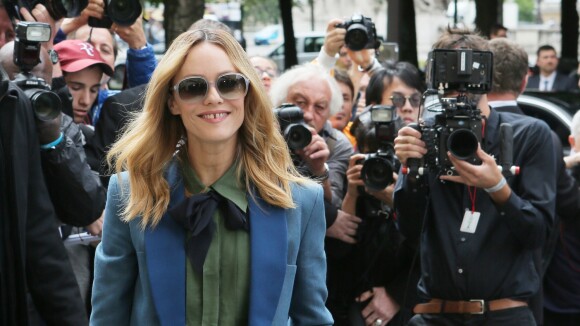 Fashion Week : Vanessa Paradis tout sourire pour honorer l'artisanat Chanel
