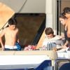 Exclusif - Rafael Nadal et sa compagne Xisca Perello se détendent en famille sur un yacht à Ibiza le 23 juin 2016.