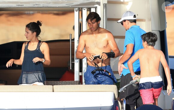 Exclusif - Rafael Nadal et son clan se détendent sur un yacht à Ibiza le 23 juin 2016.