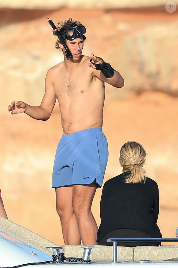Exclusif - Rafael Nadal en famille sur un yacht à Ibiza le 23 juin 2016.