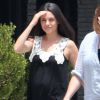 Mila Kunis enceinte est allée chez le coiffeur avec une amie à Studio City, le 28 juin 2016
