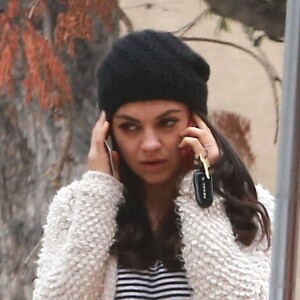 Mila Kunis est allée acheter des cafés glacés à Comoncy à Studio City, le 31 mai 2016