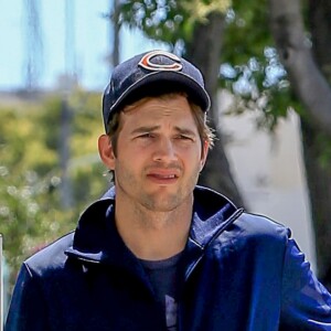 Ashton Kutcher et sa femme Mila Kunis sont allés déjeuner à Beverly Hills, le 21 mai 2016