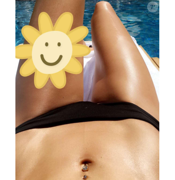 Nabilla, sensuelle en maillot de bain, pour un "Pool Day" avec Thomas Vergara. Le 21 juin 2016.