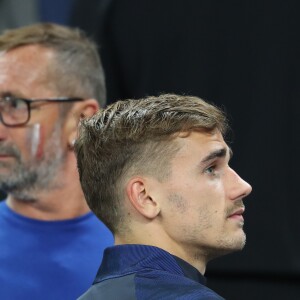 Antoine Griezmann avec son père Alain - Les joueurs retrouvent leur famille dans les tribunes à la fin du match de quart de finale de l'UEFA Euro 2016 France-Islande au Stade de France à Saint-Denis le 3 juillet 2016. © Cyril Moreau / Bestimage