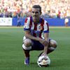 L'attaquant de l'équipe de France de football, Antoine Griezmann signe dans le club de l'Atletico Madrid en Espagne le 21 juillet 2014. Transféré de la Real Sociedad pour 30 millions d'euros, l'attaquant international français portera le numéro 7.