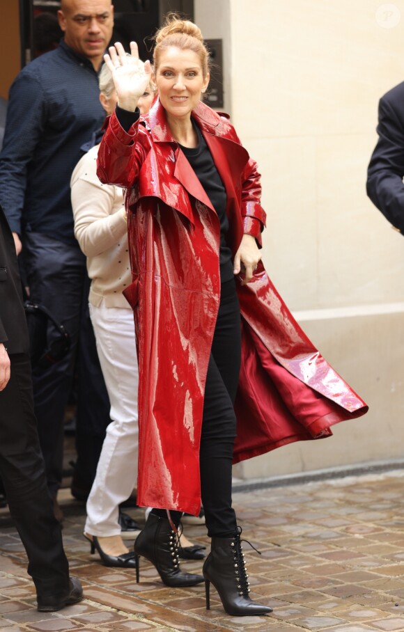 Exclusif - Céline Dion fait du shopping à Paris le 30 juin 2016. La chanteuse s'est rendue chez Burberry, Hermès, Make Up For Ever et le bijoutier Djula.