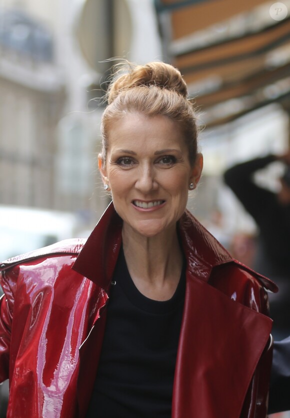 Exclusif - Céline Dion fait du shopping à Paris le 30 juin 2016. La chanteuse s'est rendue chez Burberry, Hermès, Make Up For Ever et le bijoutier Djula.