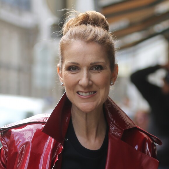 Exclusif - Céline Dion fait du shopping à Paris le 30 juin 2016. La chanteuse s'est rendue chez Burberry, Hermès, Make Up For Ever et le bijoutier Djula.