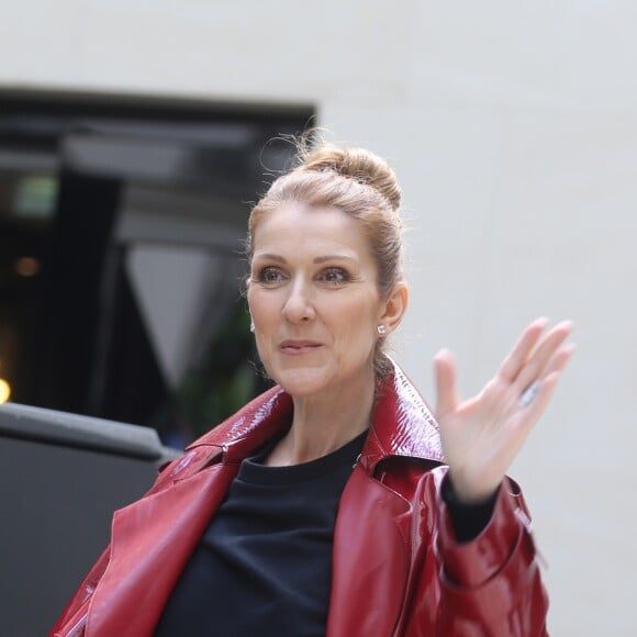 Exclusif - Céline Dion fait du shopping à Paris le 30 juin 2016. La chanteuse s'est rendue chez Burberry, Hermès, Make Up For Ever et le bijoutier Djula.