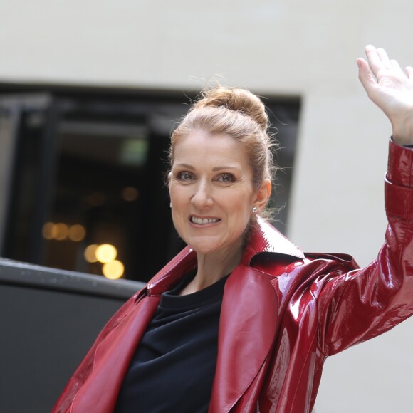 Exclusif - Céline Dion fait du shopping à Paris le 30 juin 2016. La chanteuse s'est rendue chez Burberry, Hermès, Make Up For Ever et le bijoutier Djula.