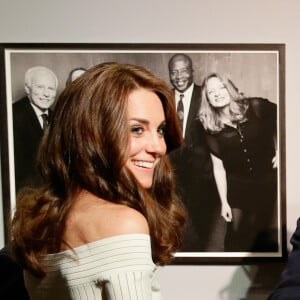 Kate Middleton, duchesse de Cambridge, au dîner de remise du prix "Art Fund Museum of the Year" au directeur du musée "Victoria and Albert Museum", Martin Roth, au Musée d'Histoire Naturelle à Londres le 6 juillet 2016