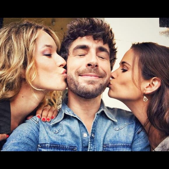 Augustin Galiana, Lucie Lucas et Elodie Fontan : Bisou sur Instagram