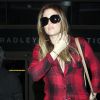 Khloe Kardashian arrive a l'aeroport de Los Angeles le 23 novembre 2013