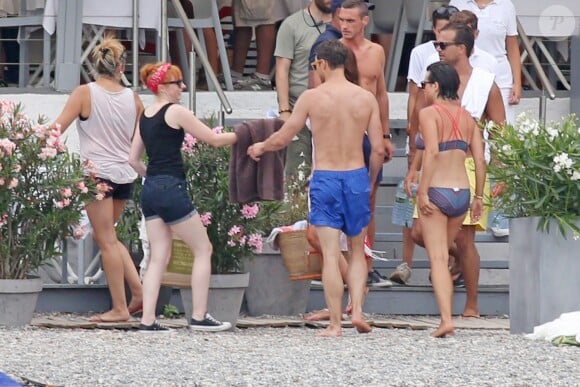 Jamie Dornan est rejoint par sa femme Amelia - Jamie Dornan et Dakota Johnson sur le tournage de "Fifty Shades Freed" à Saint-Jean-Cap-Ferrat, le 12 juillet 2016.