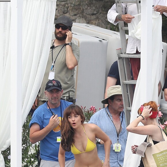 Dakota Johnson et Jamie Dornan tournent une scène pour le film "50 nuances plus sombres" dans le sud de la France à Saint-Jean Cap Ferrat le 12 juillet 2016.