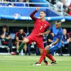 Cristiano Ronaldo au choc avec Dimitri Payet lors de la finale de l'Euro 2016 à Saint Denis, le 10 juillet 2016.