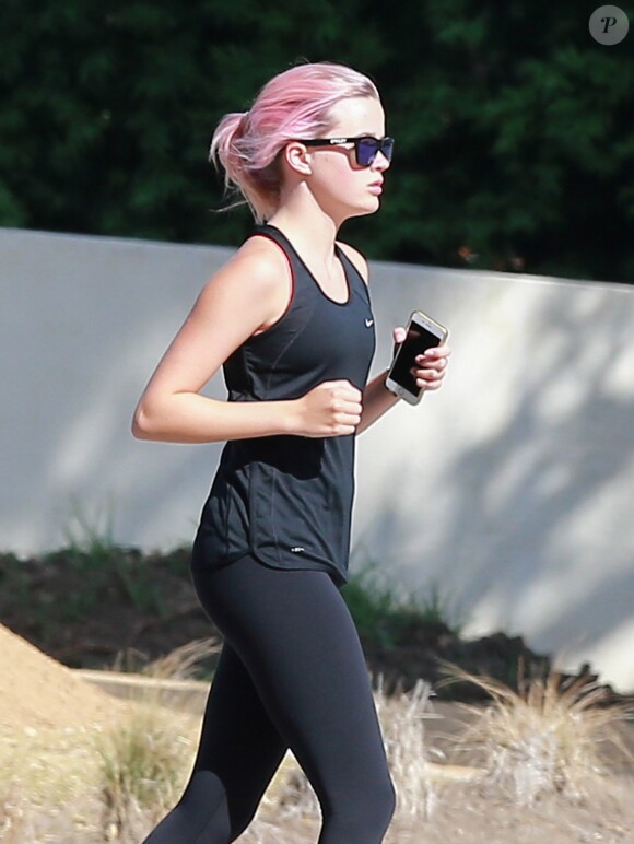 Exclusif - Reese Witherspoon et ses enfants Ava et Deacon Phillippe font un jogging à Brentwood le 9 juillet 2016