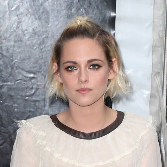 Kristen Stewart lors de la première "Cafe Society" à New York, le 13 juillet 2016.
