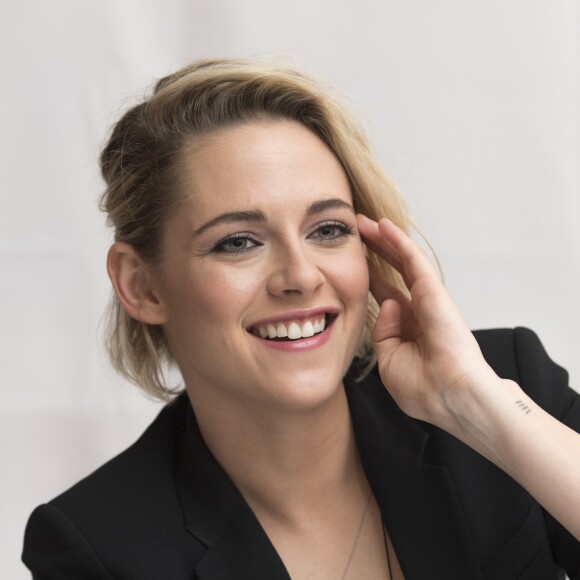 Kristen Stewart en conférence de presse pour le film "Cafe Society" au Crosby Street Hotel de New York le 12 juillet 2016.