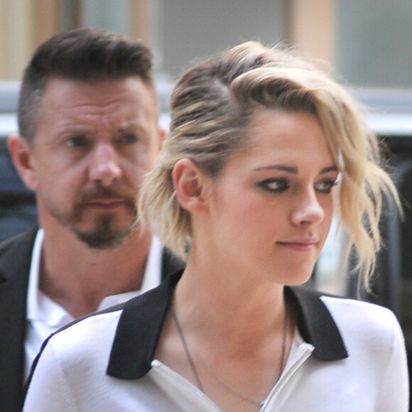 Kristen Stewart arrive à une conférence de presse à New York le 12 juillet 2016.