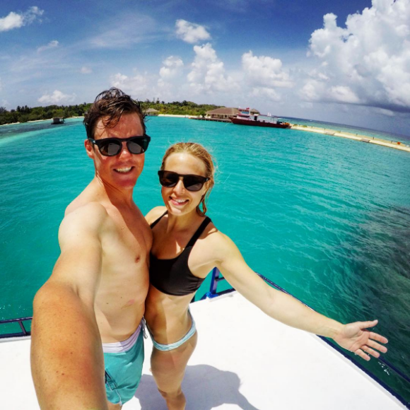 Matilda Rapaport et Mattias Hargin en lune de miel aux Maldives après leur mariage en avril 2016, photo Instagram. La skieuse suédoise a trouvé la mort à 30 ans après avoir été prise dans une avalanche au Chili le 14 juillet 2016. Elle a succombé le 18 juillet dans un hôpital de Santiago.