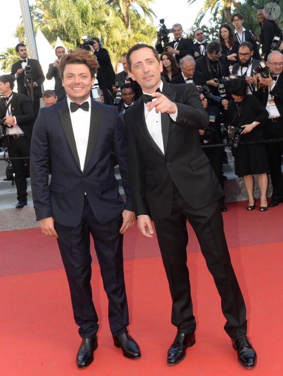 Kev Adams et Gad Elmaleh à la montée des marches du film "Elle" lors du 69ème Festival International du Film de Cannes. Le 21 mai 2016. © Rachid Bellak / Bestimage
