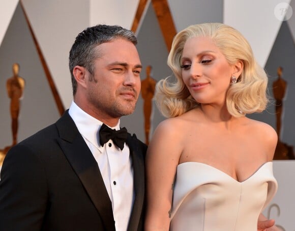 Taylor Kinney et Lady Gaga aux Oscars 2016.
