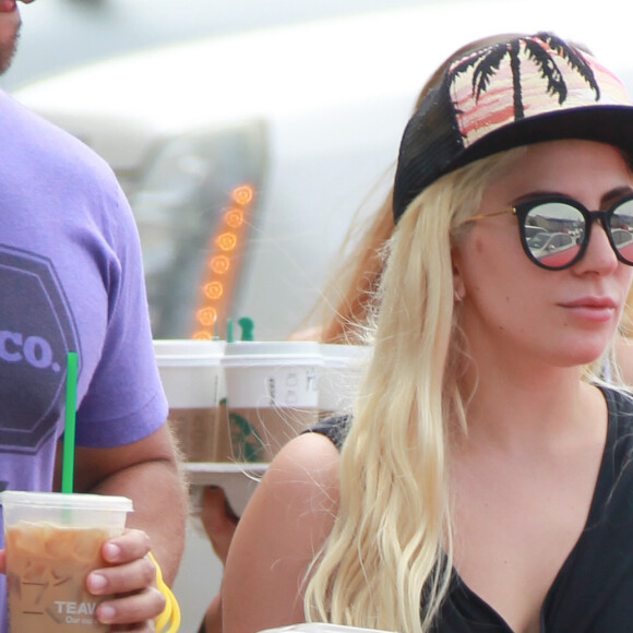 Exclusif - Lady Gaga achète de la nourriture à emporter à Malibu, le 30 juin 2016 © CPA/Bestimage