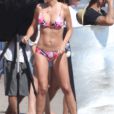 Miranda Kerr sur une plage de Malibu lors d'un shooting organisé le 18 juillet 2016