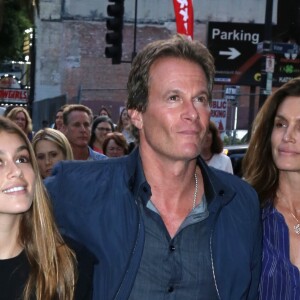 Balade en famille pour Cindy Crawford, son mari Rande Gerber et leur fille Kaia à Los Angeles le 28 juin 2016.