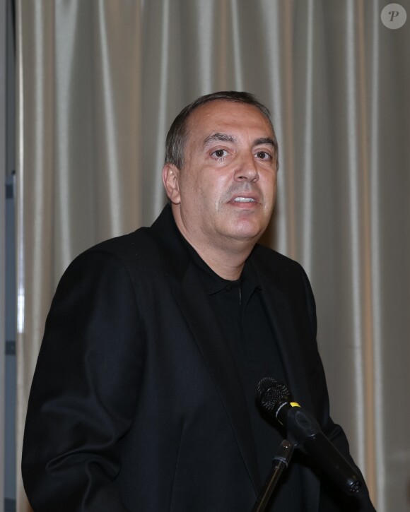 Jean-Marc Morandini fait une déclaration à la presse dans un salon de l'hôtel Radisson à Boulogne-Billancourt, le 19 juillet 2016.