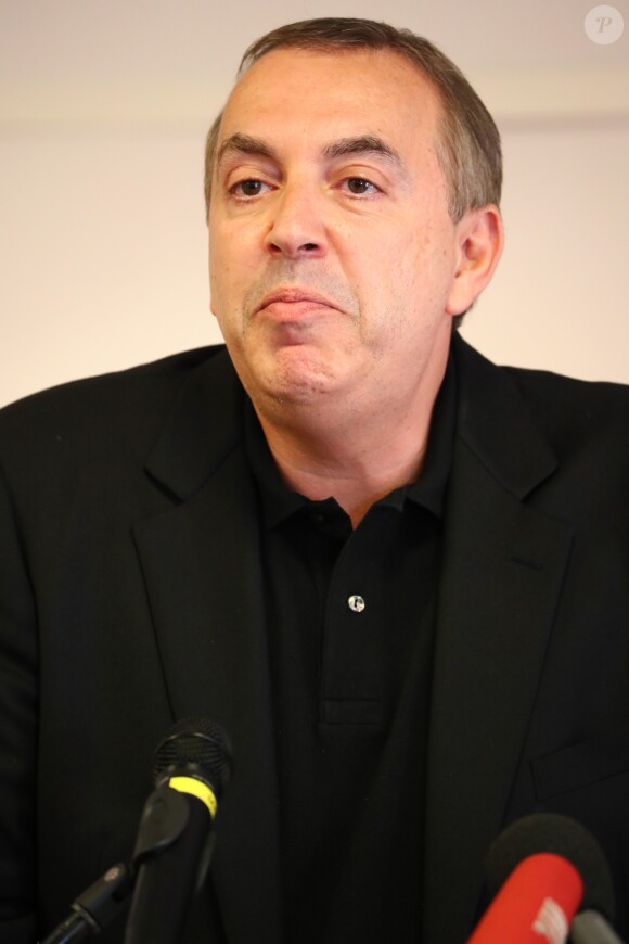 Jean-Marc Morandini fait une déclaration à la presse dans un salon de l'hôtel Radisson à Boulogne-Billancourt, le 19 juillet 2016.