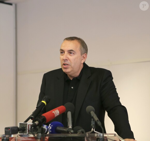 Jean-Marc Morandini fait une déclaration à la presse dans un salon de l'hôtel Radisson à Boulogne-Billancourt, le 19 juillet 2016.